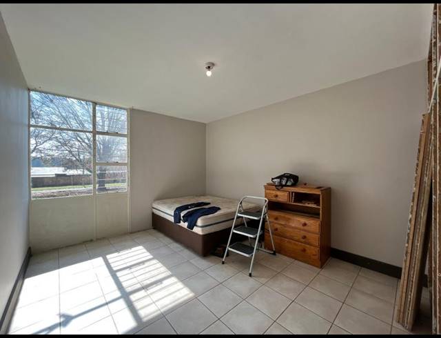 2 BEDROOM APARTMENT FOR SALE IN FLORIDA LAKE